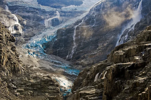 Língua gelada. Geleira nas montanhas da Noruega — Fotos gratuitas