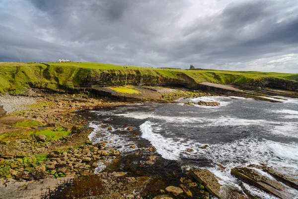 Mullaghmore hermosos acantilados y costa en el condado de Sligo, Irlanda — Foto de Stock