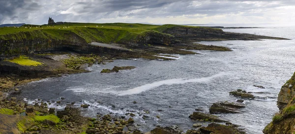 Panoráma Mullaghmore gyönyörű sziklák és part-Sligo, Írország — Stock Fotó