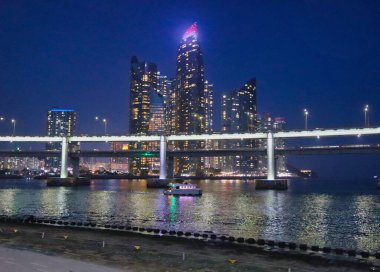 Marine City ve Haeundae River Cruise, Busan, Güney Kore, Asya Gece Manzarası.