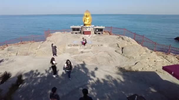 Сценарий Haedong Yonggha Buddhist Temple Пусан Южная Корея Азия — стоковое видео