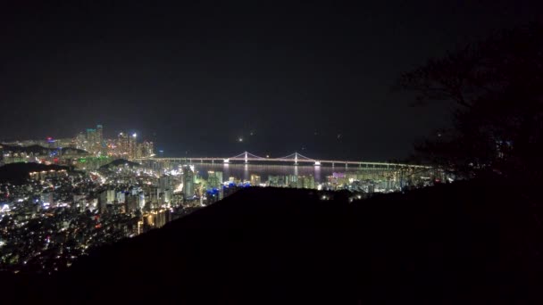 Vista Nocturna Las Balizas Hwangryeongsan Mountain Bongsudae Busan Corea Del — Vídeo de stock