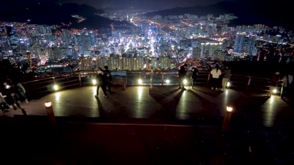 Vista Nocturna Las Balizas Hwangryeongsan Mountain Bongsudae Busan Corea Del — Vídeo de stock