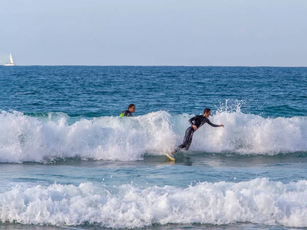 2014 Tel Aviv Israel Joven Jinete Surfista Cayendo Con Sonrisa —  Fotos de Stock