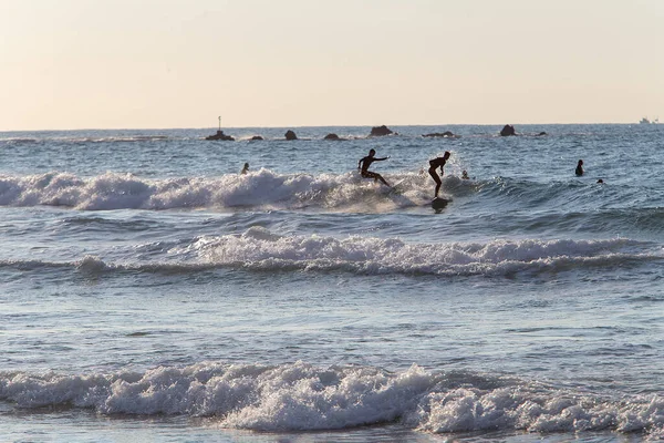 Surfistas Mar Mediterráneo Tel Aviv Vacaciones Invierno Siguiente Día Después —  Fotos de Stock