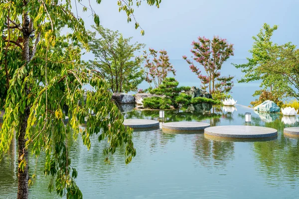 Japon bahçesi, Mriya tatil köyü ve spa merkezi. Harika bir yaz sabahı.!