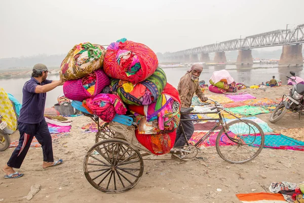 20109 Agra Hindistan Yaşlı Adam Kargo Bisiklet Sürücüsü Kurye Teslimatçı — Stok fotoğraf