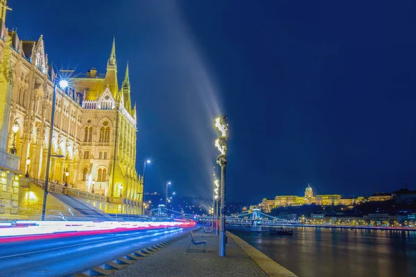 Úžasná Budova Maďarského Parlamentu Královského Paláce Druhé Straně Řeky Noční — Stock fotografie