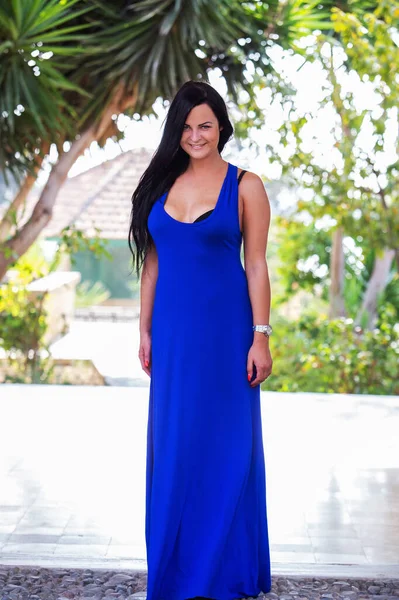 Hermosa Mujer Sonriente Joven Sexy Vestido Azul Largo Las Islas Fotos De Stock