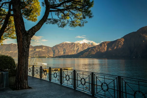 Beautiful Landscapes Lake Como Northern Italy Pinrees Embankment Lake Snowy — Stock Photo, Image