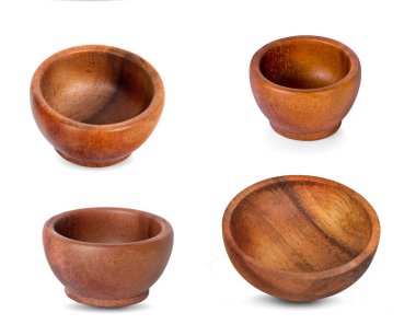 Tahta kase beyaz arka planda izole edilmiş. 