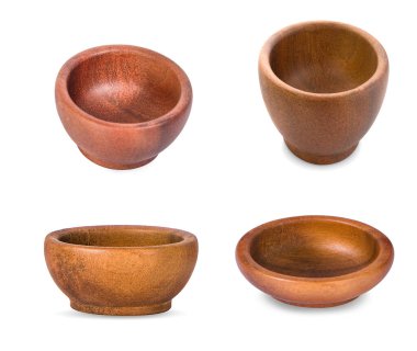 Tahta kase beyaz arka planda izole edilmiş. 