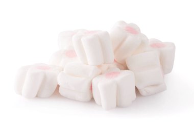 Marshmallow beyaz bir arkaplanda izole edilmiş.