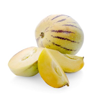 Pepino meyvesi beyaz arkaplanda izole