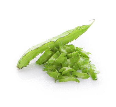 Kanatlı fasulye, beyaz grupta izole edilmiş.