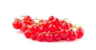 Kırmızı frenk üzümü, beyaz arka planda izole edilmiş.