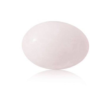 Ördek Yumurtası beyaz arkaplanda izole edildi