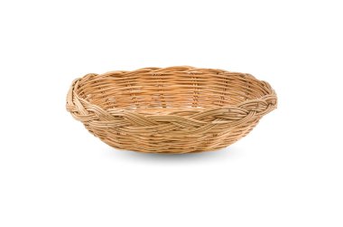 Hasır sepet beyaz arkaplanda izole edildi