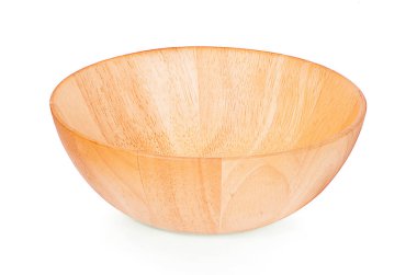 Beyaz arkaplanda tahta bardak