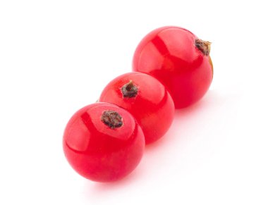 Beyaz arkaplanda kırmızı frenk üzümü izole edildi