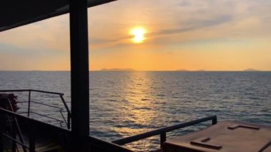 Güneş Andaman Denizi 'nden batıyor..