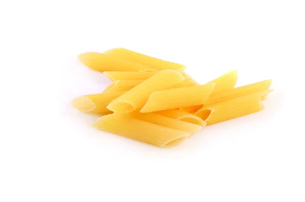 Penne Rigate Pilha Massas Isoladas Sobre Fundo Branco — Fotografia de Stock