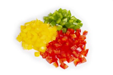 Çan biberi beyaz arka planda izole edilmiş.