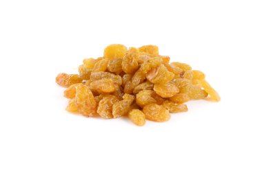 Sarı üzümler beyaz arkaplanda izole edilmiş.