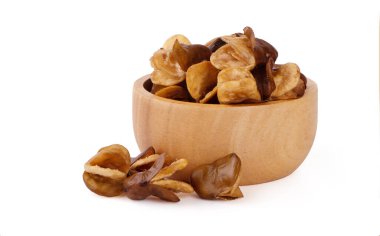 Geniş fasulye, İngiliz fasulyesi, Avrupa fasulyesi, tarla fasulyesi. Kızartma (Vicia faba L.). beyaz arkaplan