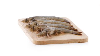 Beyaz arkaplanda taze karides