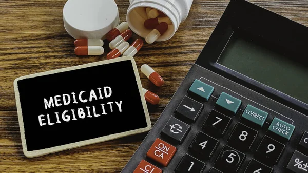 Sağlık Sağlığı Uygunluğu ve Mali Hesaplama: Hesap Makinesi, Haplar ve Şişe Temsili Sağlık Programı Maliyetleri