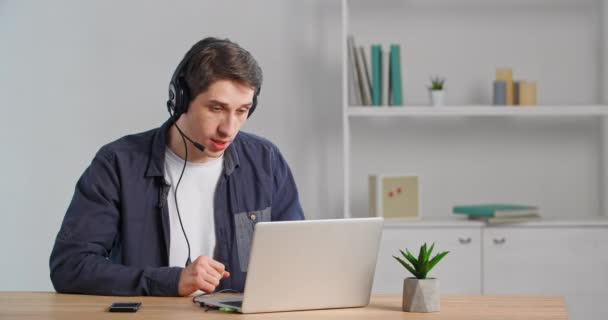 Aggressive angry businessman making video call online conference chat virtual meeting with colleagues at home office remotely loud screaming talking shouting expressing rage has problems closes laptop — Stock Video