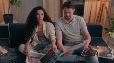 Çok ırklı bir çift, erkek, erkek, erkek, kadın, İspanyol bir kadınla evli. İç mekan şablonları seçerken tartışması zor. Fotoğraf anlaşmazlığı.