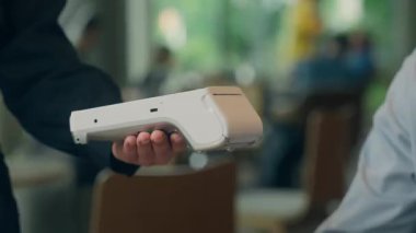 Müşteriler, müşteriler, müşteriler, müşteriler, kafe, iş adamları, ankesörlü telefon, banka, kredi kartı, internet, kablosuz internet, internet, internet, internet, internet, internet, internet, internet, internet, internet, internet, internet, internet, internet, internet, servis sağlayıcı, parasız.