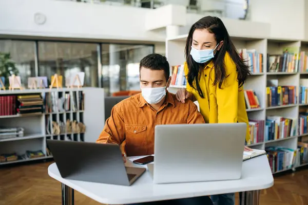 Young Successful Business Colleagues Man Woman Wearing Protective Medical Masks — Foto de Stock