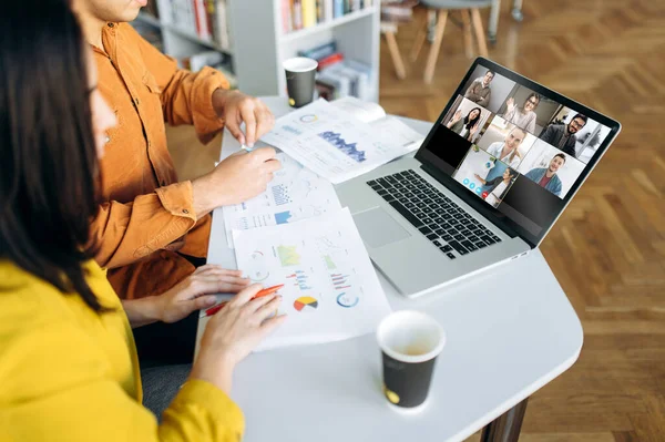 Online Video Chat Laptop Monitor View Multiracial Business Colleagues Discussing — Stock Photo, Image