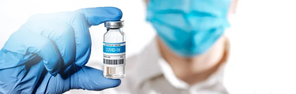 Une Main Panoramique Rapprochée Médecin Tient Une Ampoule Avec Vaccin — Photo