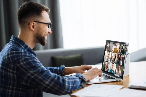 Videóhívás Online Üzleti Találkozó Online Oktatás Sikeres Kaukázusi Szabadúszó Vagy — Stock Fotó