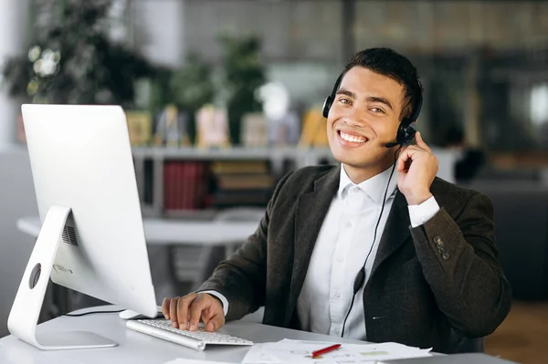 Young Adult Male Consulting Clients Work Support Service Happy Hispanic — Stock Photo, Image