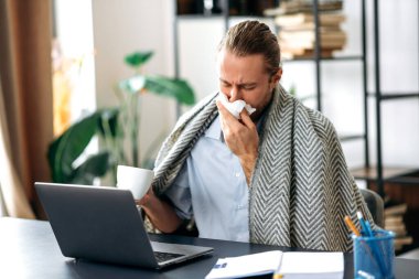 Adam serbest çalışan Kafkasyalı öğrenci CEO 'su hasta.