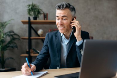 Cep telefonu, müdür, not alıyor, Kafkasyalı.