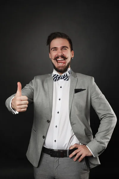 Beau mec avec barbe et moustache en costume — Photo