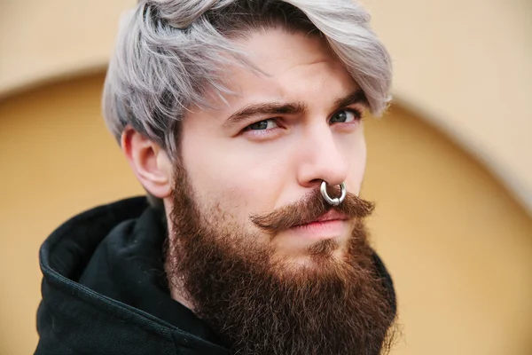 Bearded hipster with nose ring in leather jacket — ストック写真