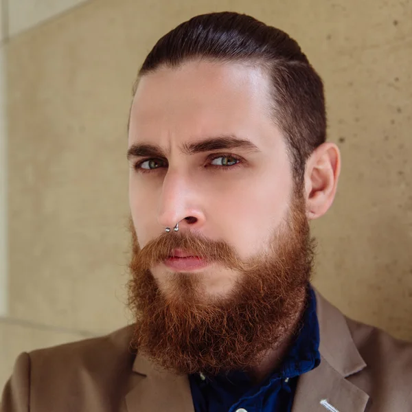 Bearded hipster wearing shirt in the city — Stok fotoğraf