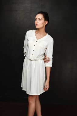 Studio poz güzel genç kadın 