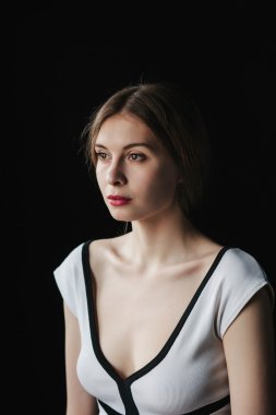 Studio poz güzel genç kadın 