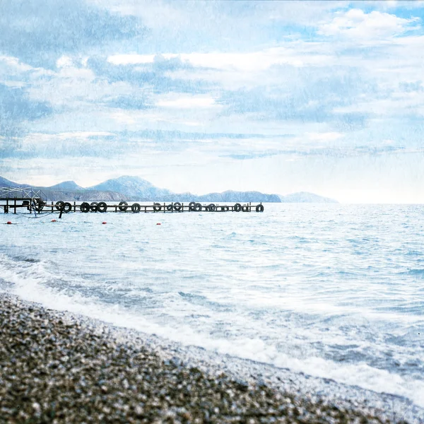 Brücke zum Meer auf der Krim. — Stockfoto