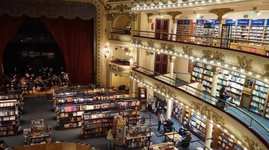 El Aão Büyük Görkemli Kütüphanesi. Ünlü Kitapçı. Buenos Aires, Arjantin - 24 Eylül 2016.
