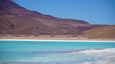 Bolivya 'da Laguna Verde ve Licancabur Volkanı