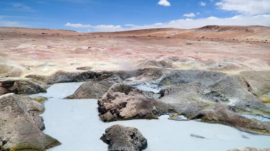 Bolivya 'da Geyser Sol De Manana (Sabah Güneşi). Salar de Uyuni yakınlarındaki Volkanik Alan.